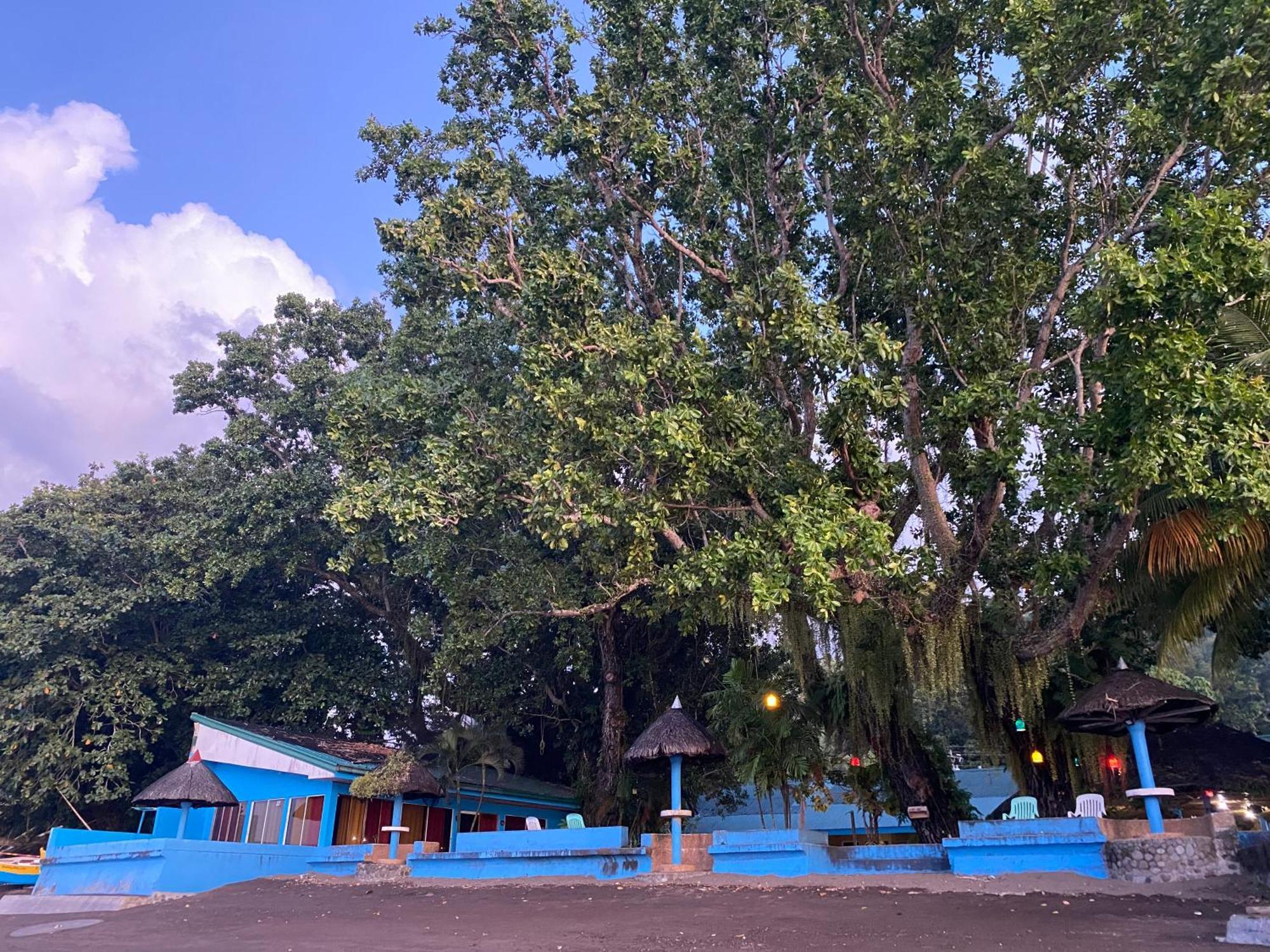 Camiguin Island Golden Sunset Beach Club Mambajao Exterior foto